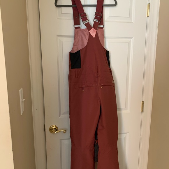 NWOT roxy snowboard/ ski overall bibs. - Picture 4 of 4